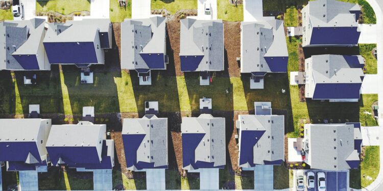 Kemp Weighs Bill That Would Rein In Hoa Power To Fine, Lien, And Foreclose On Georgia Homeowners