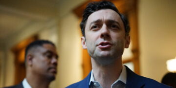 Ossoff Courts Hamptons Donors As 2028 Speculation Grows
