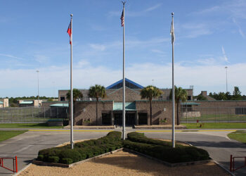 Former Federal Prison Guard Gets Four Years In $80K Smuggling Scheme